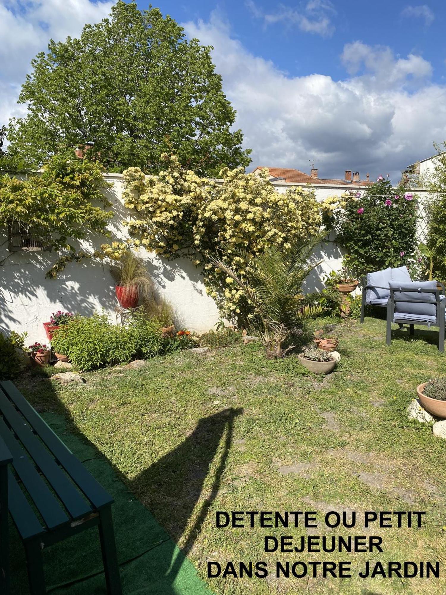 リル・シュル・ラ・ソルギュ Cote Court Bed & Breakfast エクステリア 写真